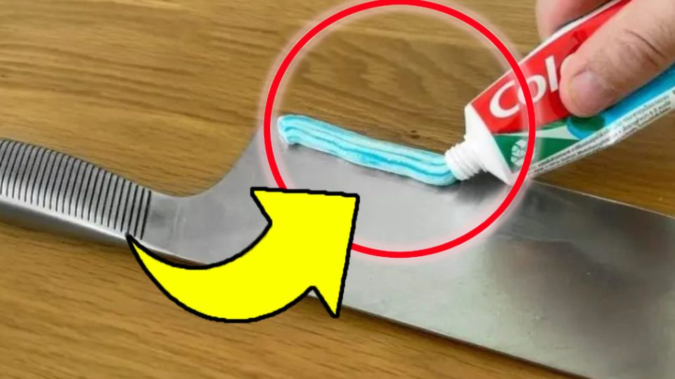 Zahnpasta auf dem Küchenmesser, viele Menschen haben es schon getan: Bald darauf werden Sie das Ergebnis nicht mehr glauben können!