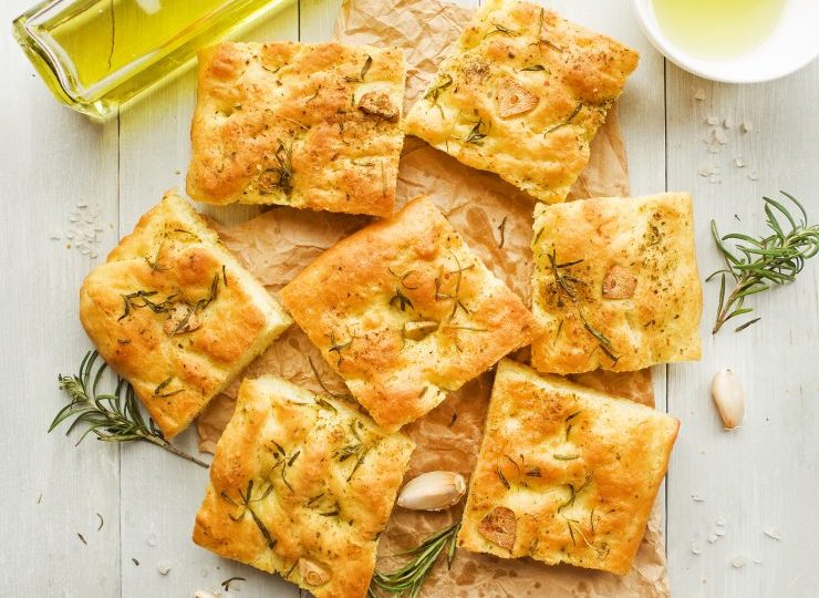 Focaccia aus Kichererbsen und Rosmarin: Sie ist sehr leicht! Es hat nur 190 kcal