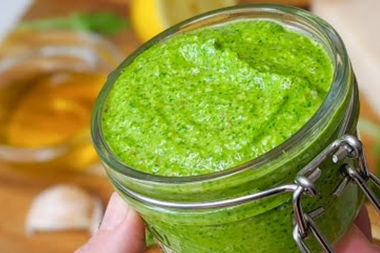 Mein Rucola-Pesto ist ein natürlicher Reiniger, das Zucchini-Pesto ist ein Remineralisierer!