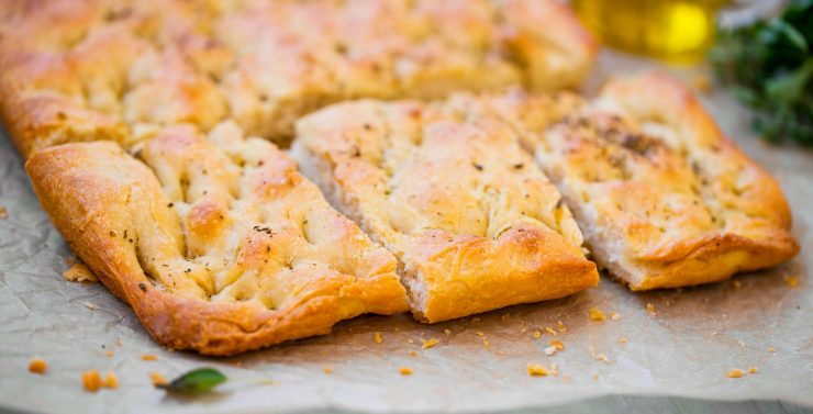 Kürbis-Schiacciatina mit Oregano: das köstliche Herbstrezept