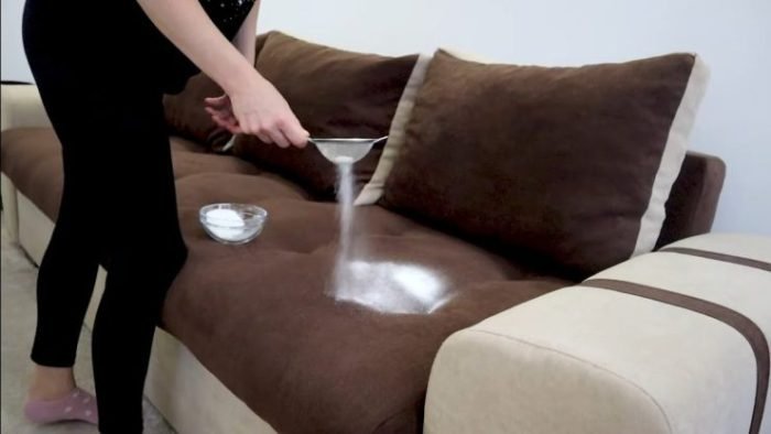 Streuen Sie es auf Sofas und Teppiche – alles riecht sauber und alles wird desinfiziert!