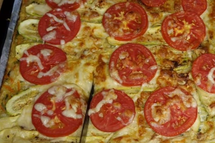 Zucchini-Auflauf: Verwenden Sie auch Kartoffeln und Paprika. Es hat nur 210 kcal