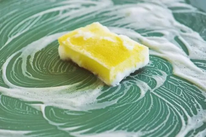Die Verwendung von gelber Seife ist praktisch: Sie sparen Waschmittel