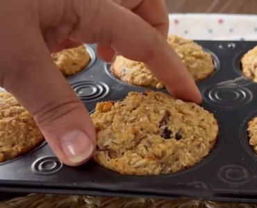 Ich bereite Apfelmuffins ohne Mehl zu. Sie sind köstlich!