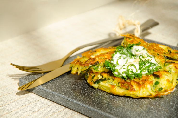 Zucchini-, Karotten- und Kartoffelpuffer: Bereiten Sie den Teig vor! Sie haben nur 80 kcal