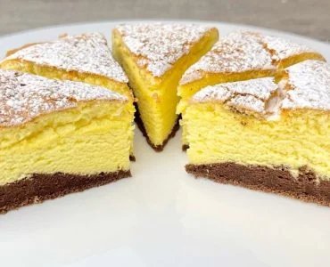 Zauberkuchen mit Milch und Kakao: Er ist sehr weich. Bereiten Sie es in 1 Moment vor