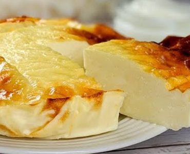 Kompakter Joghurtkuchen: Ich bereite ihn in wenigen Minuten und ohne Mehl zu!