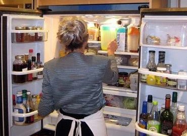 NIEMALS in den Kühlschrank stellen! Wenn Sie dies tun, vermehren sich Bakterien und Sie zahlen die doppelte Rechnung Fast jeder tut es