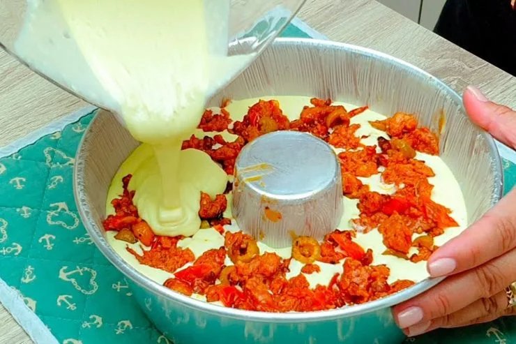 Herzhafter Donut gefüllt mit Wurst: originell und lecker!