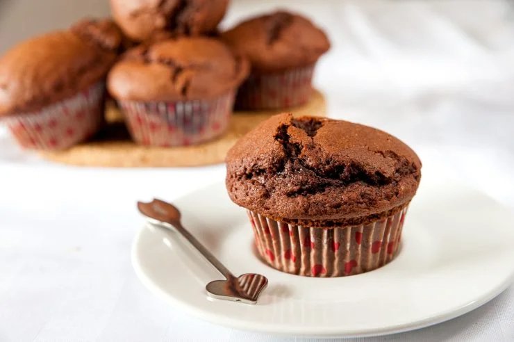 Ich mache sie mit Milch und 3 Eiern: Meine Schoko-Muffins sind die besten, die ich je gegessen habe!