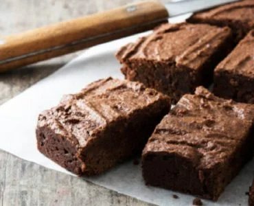 Brownie mit nur 2 Zutaten | Ich mache sie ohne Butter, Mehl, Eier und Milch | 140 Kalorien!