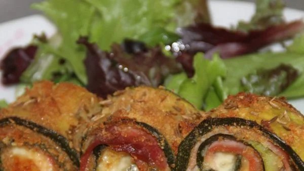 Ich nehme die Zucchini und rolle sie auf | Mit köstlicher Füllung | die Brötchen, die in 5 Minuten zubereitet werden können!
