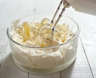 Verzauberte Ricotta-Mousse: in 5 Minuten zubereitet, weniger als 80 Kalorien
