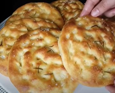 Focaccia mit Kartoffeln und Milch: das superweiche und schnelle Rezept, probieren Sie es aus!