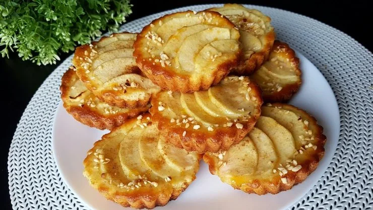 Ich verwende nur 1 Ei und 1 Apfel, diese Leckereien sind im Handumdrehen fertig.