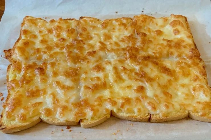 Knoblauchbrot mit Käse: es ist in 5 Minuten zubereitet