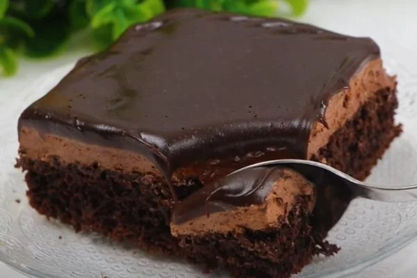 8 Löffel Schokoladenkuchen | Das einfache Rezept, das Ihnen 2 Konsistenzen bietet