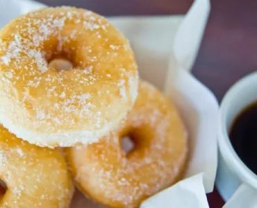 Zeppole mit Joghurt ohne Hefe | Sehr weich und in wenigen Minuten fertig!