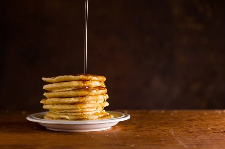Ich bereite sie ohne Mehl, ohne Haferflocken und ohne Mandeln zu | Pfannkuchen mit nur 4 Zutaten!