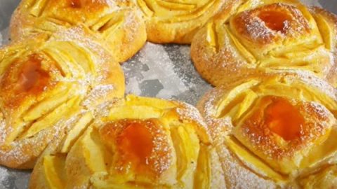 Leckerer Kuchen in wenigen Minuten: nur ein Apfel und etwas Marmelade
