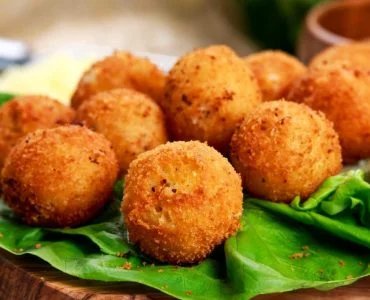 Auberginen-Nuggets: köstliche Vorspeisen, die man heiß oder kalt genießen kann