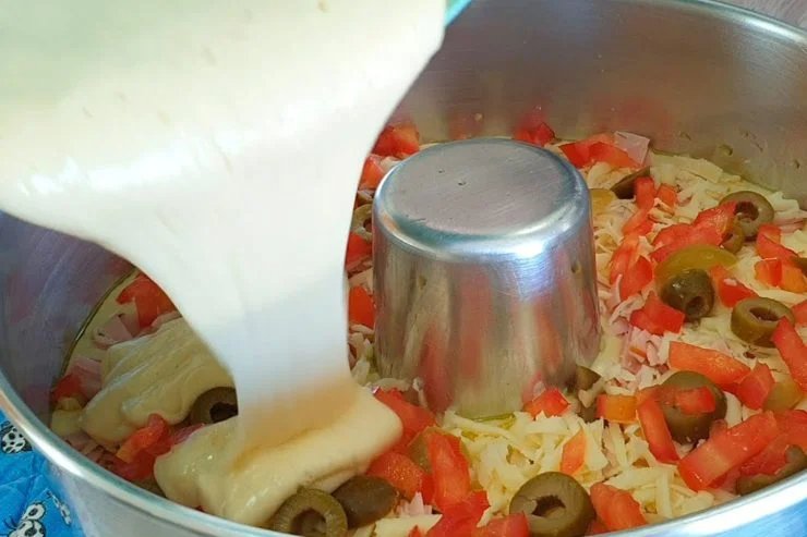 Herzhafter rustikaler Gugelhupf: hervorragend für Frühlingsausflüge