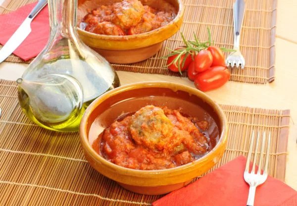 Brotbällchen mit Salento-Sauce: der Sciuscelle. Rezept vom Bauern