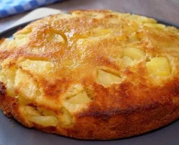 Apfelkuchen mit nur 160 Kalorien: wenige Zutaten, wirklich lecker!