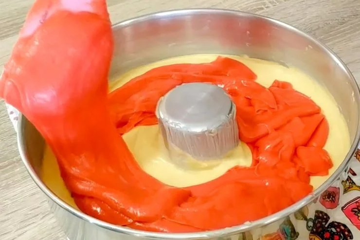 Gugelhupf mit einer besonderen Füllung: Probieren Sie es aus!