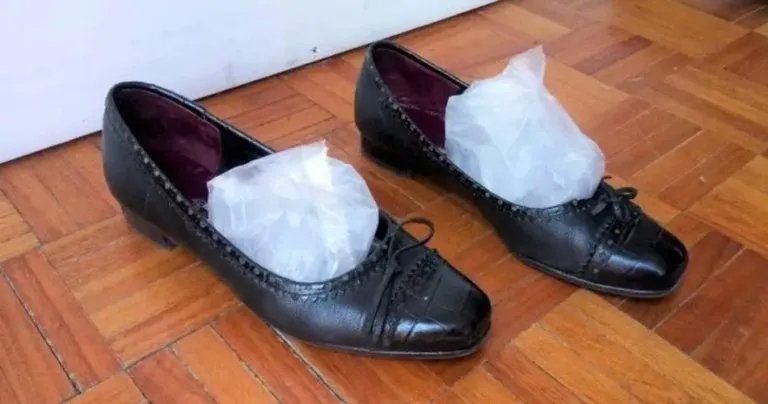 Erfahren Sie, wie Sie enge Schuhe mit Omas Tipps verlängern können